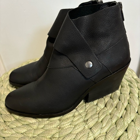 Eileen Fisher Billie Tag Wrap Black Leather Chunky Heel Ankle Booties - Picture 1 of 7